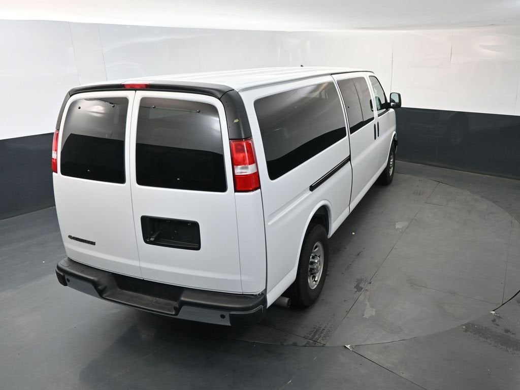 2025 Chevrolet Express Passenger 1LT