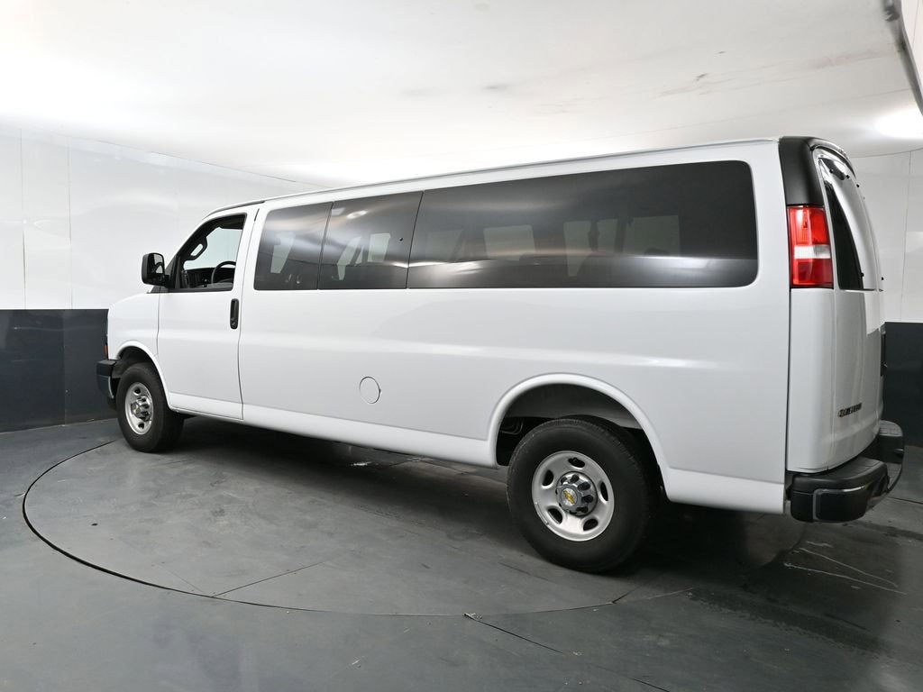 2025 Chevrolet Express Passenger 1LT