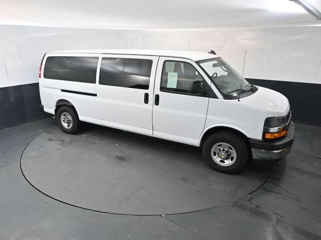 2025 Chevrolet Express Passenger 1LT