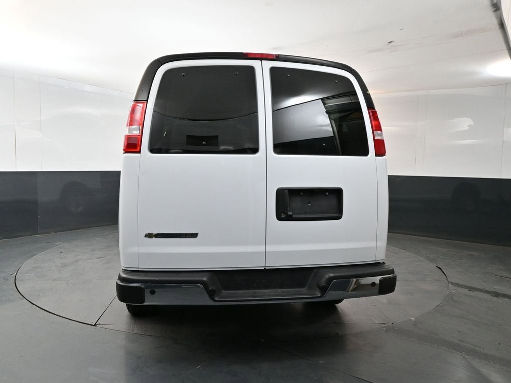 2025 Chevrolet Express Passenger 1LT