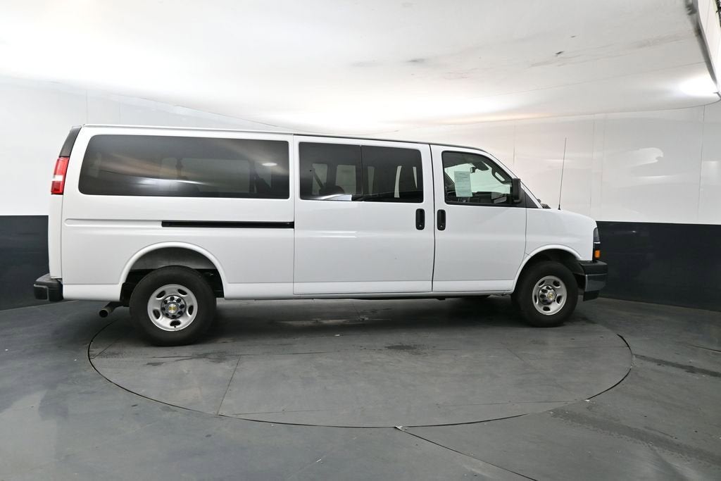 2025 Chevrolet Express Passenger 1LT