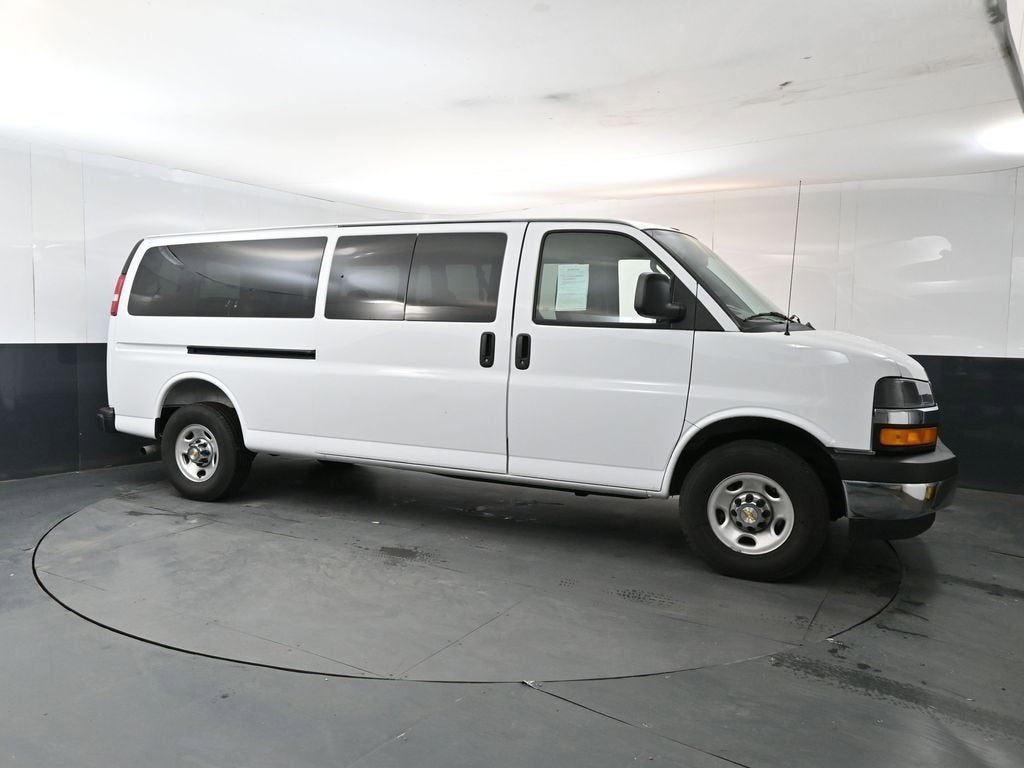 2025 Chevrolet Express Passenger 1LT