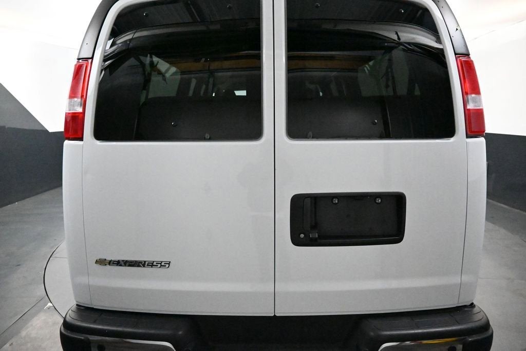 2025 Chevrolet Express Passenger 1LT