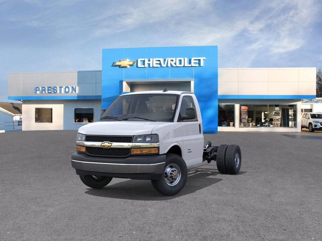 2025 Chevrolet Express Cutaway 3500 1WT