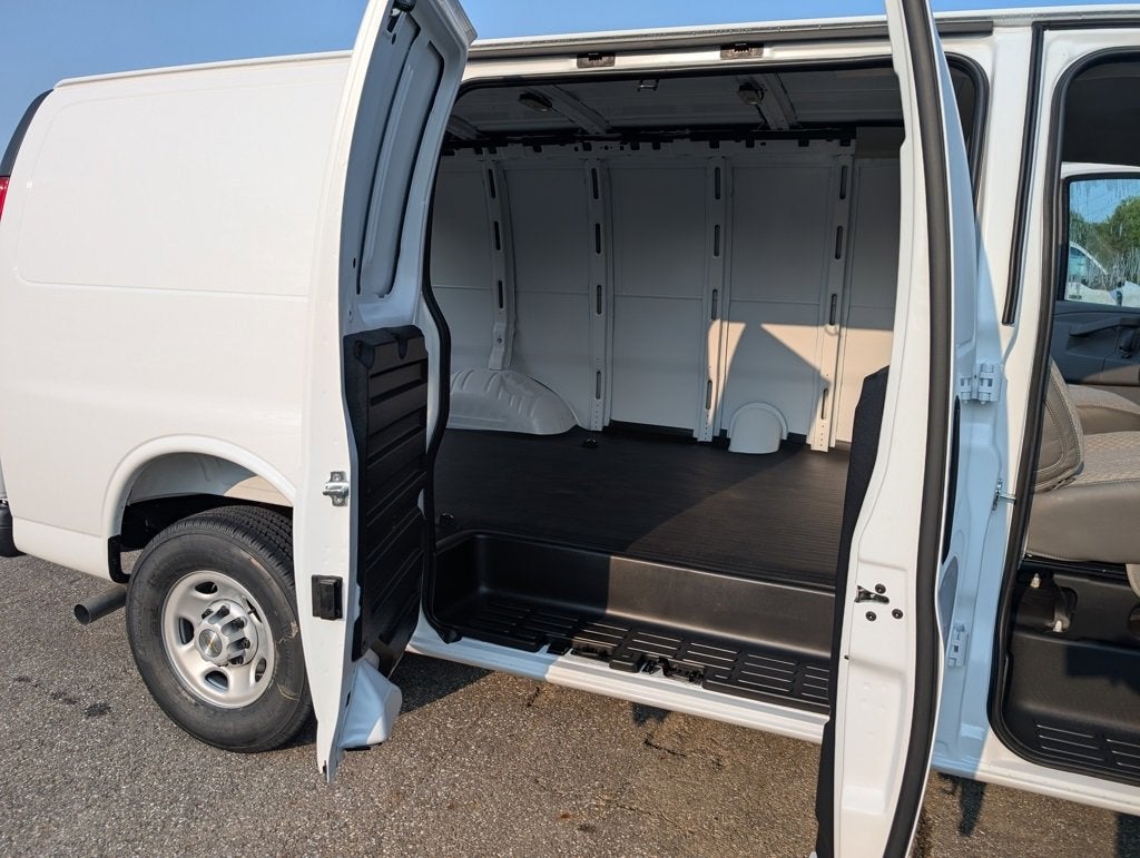 2025 Chevrolet Express Cargo 2500 WT