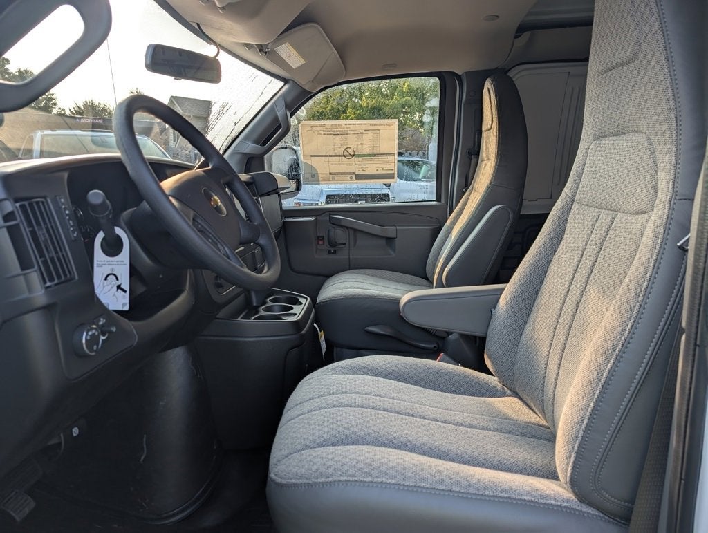 2025 Chevrolet Express Cargo 2500 WT