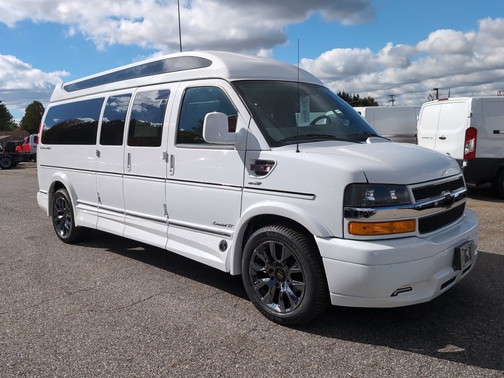 2025 Chevrolet Express Cargo 2500 WT
