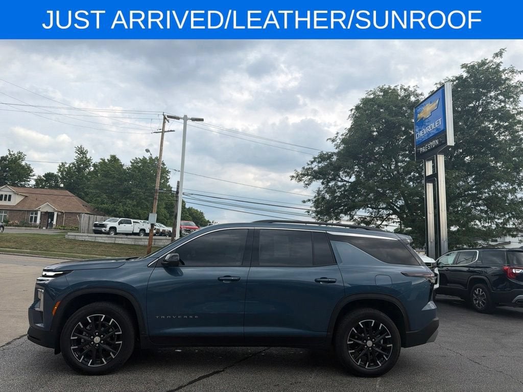 2025 Chevrolet Traverse LT