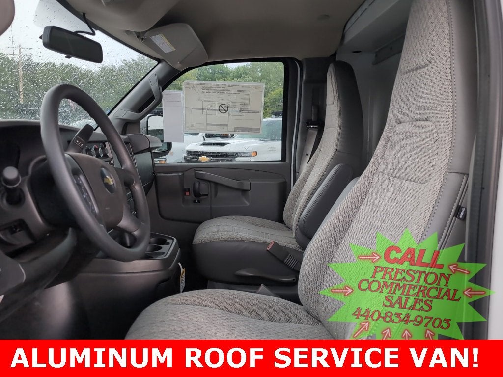 2025 Chevrolet Express Cutaway 3500 1WT