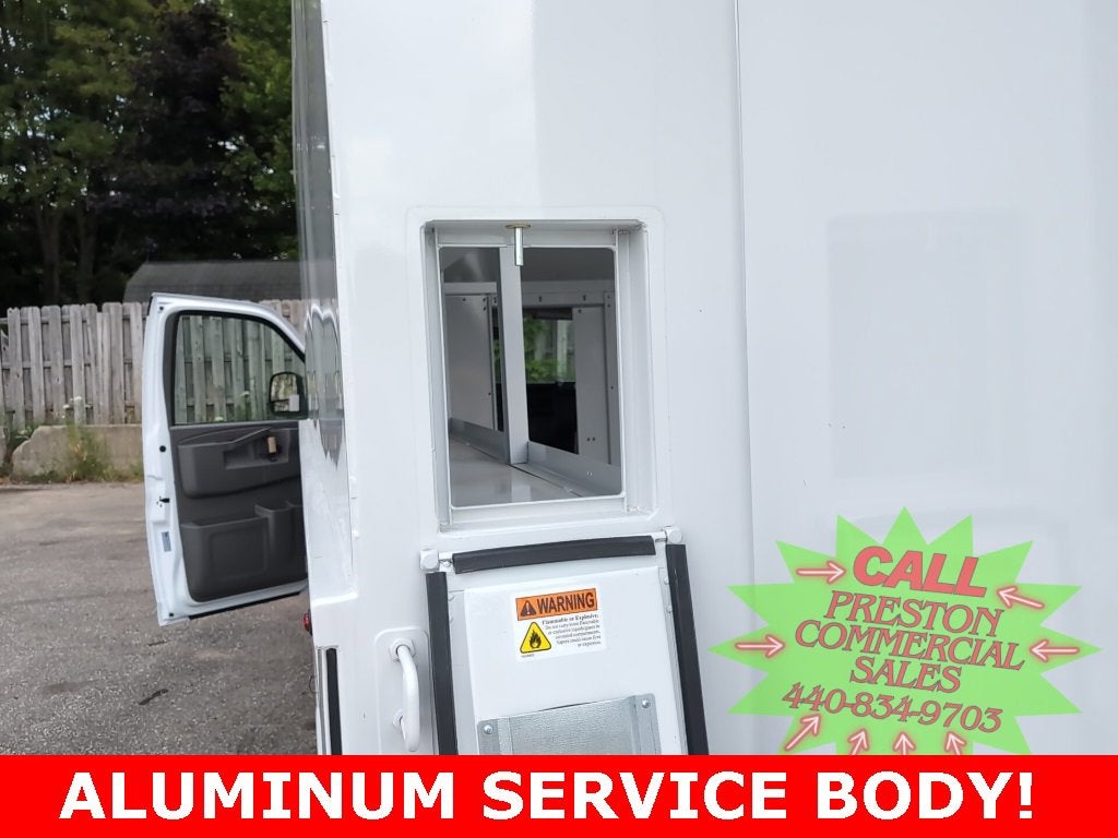 2025 Chevrolet Express Cutaway 3500 1WT