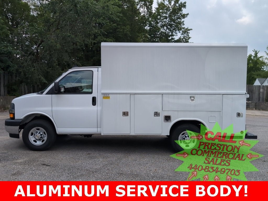 2025 Chevrolet Express Cutaway 3500 1WT