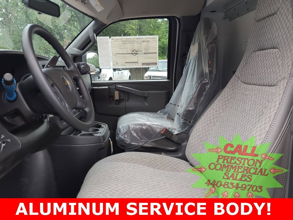 2025 Chevrolet Express Cutaway 3500 1WT