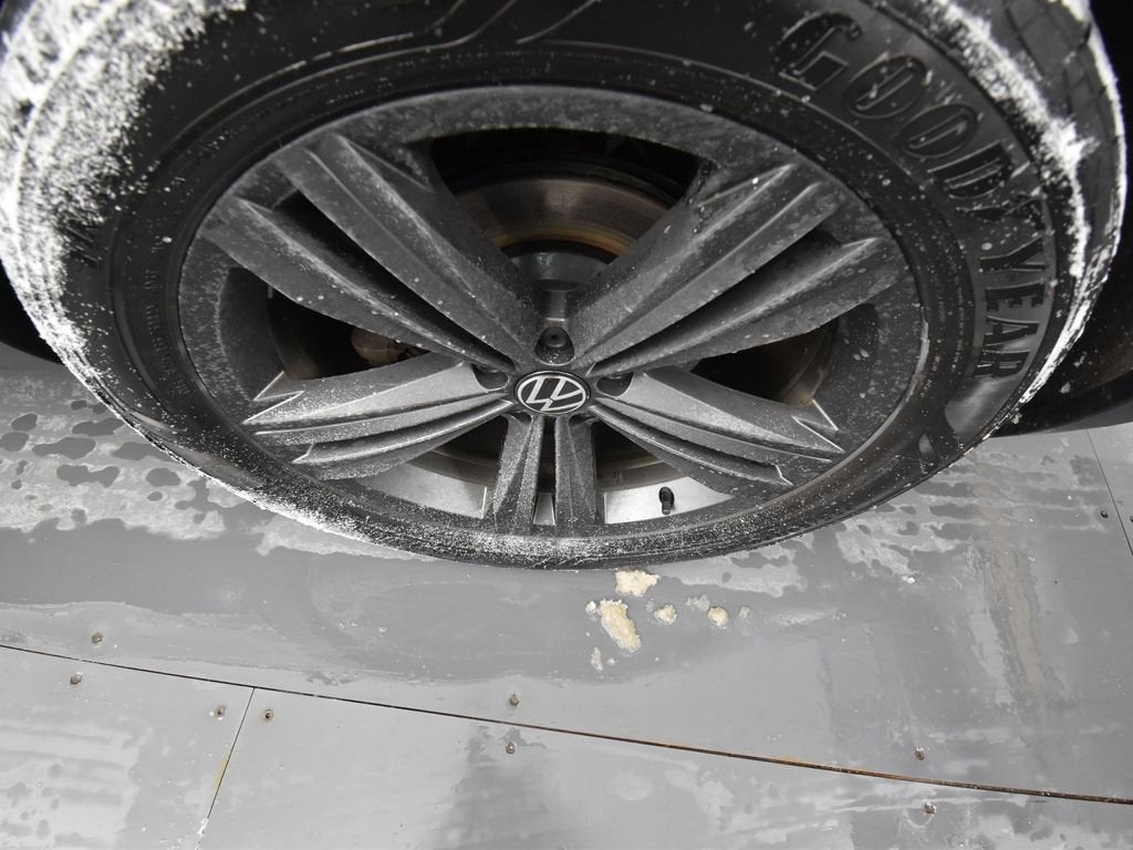 2021 Volkswagen Atlas 3.6L V6 SE w/Technology R-Line