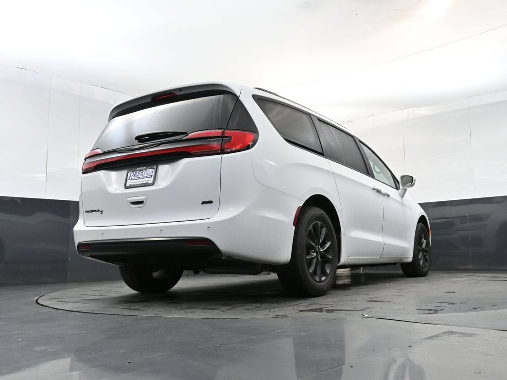2022 Chrysler Pacifica Touring L AWD