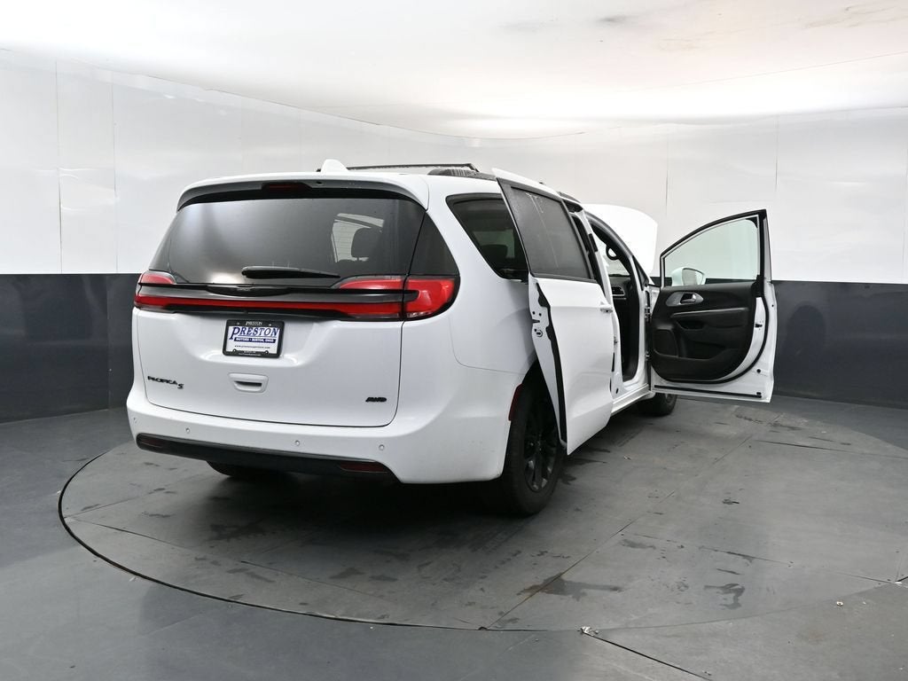 2022 Chrysler Pacifica Touring L AWD