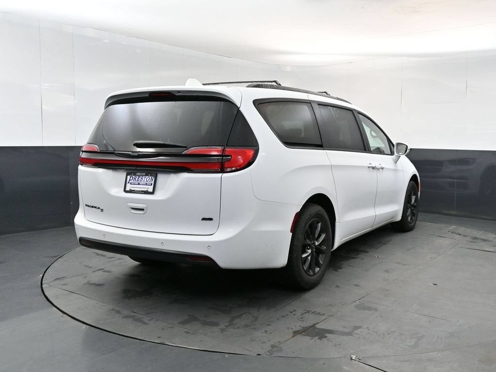 2022 Chrysler Pacifica Touring L AWD