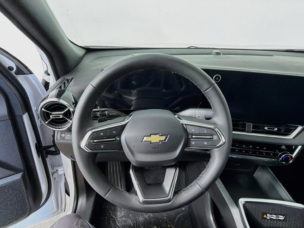 2027 Chevrolet Equinox LT - Photo 11