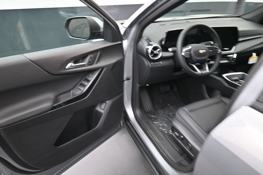 2027 Chevrolet Equinox LT - Photo 8
