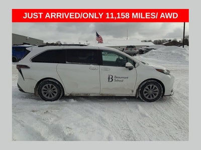 2023 Toyota Sienna LE