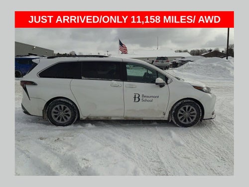 2023 Toyota Sienna LE