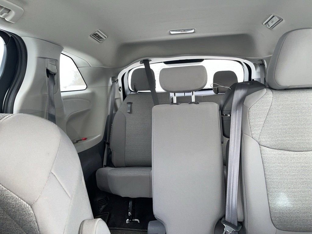 2023 Toyota Sienna LE