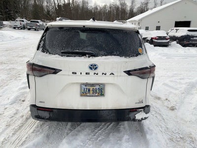 2023 Toyota Sienna LE