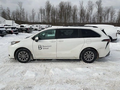 2023 Toyota Sienna LE