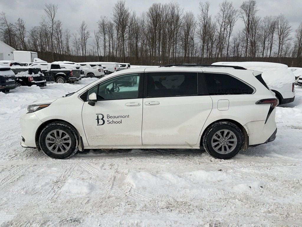 2023 Toyota Sienna LE