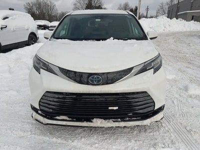 2023 Toyota Sienna LE
