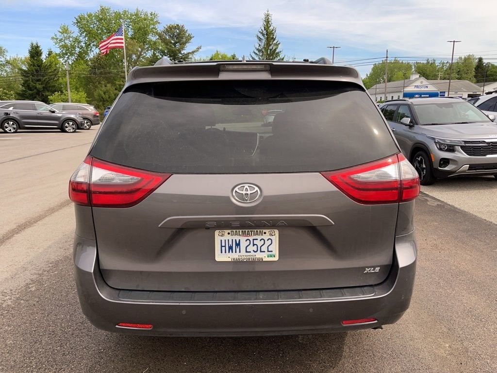 2020 Toyota Sienna XLE Auto Access Seat