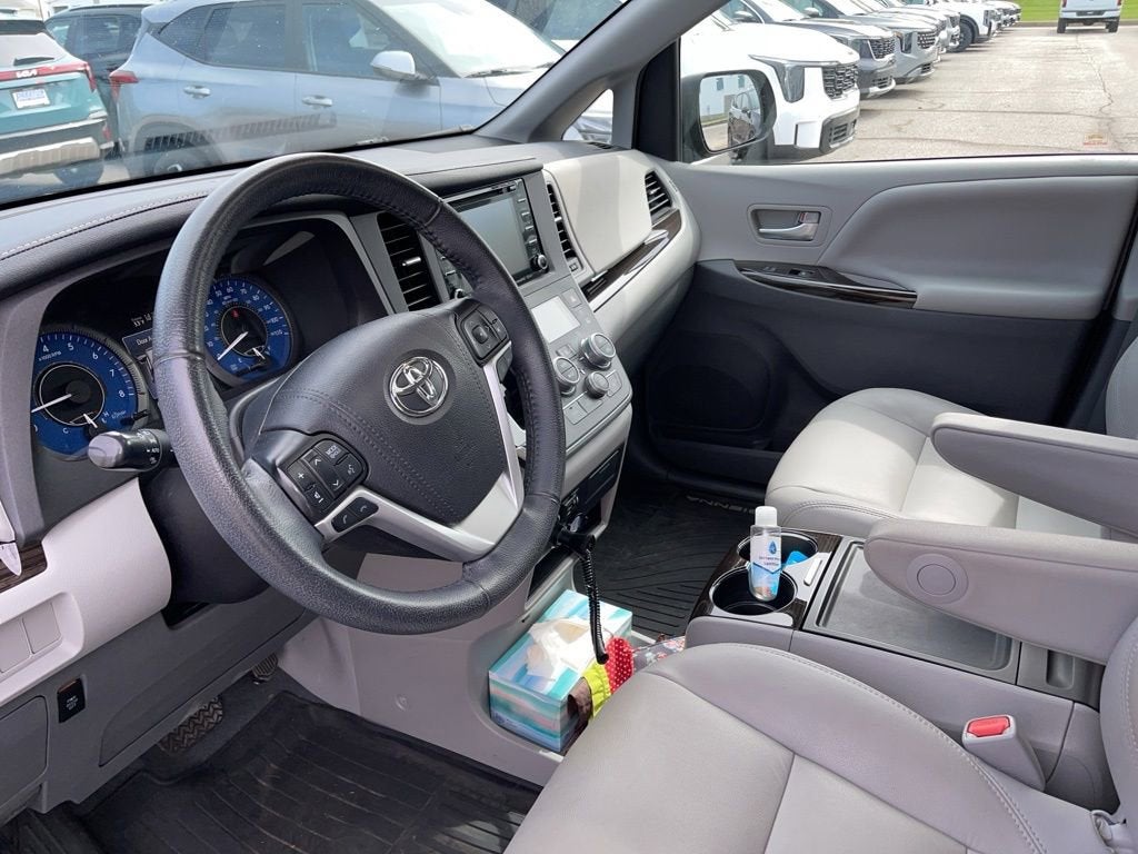 2020 Toyota Sienna XLE Auto Access Seat