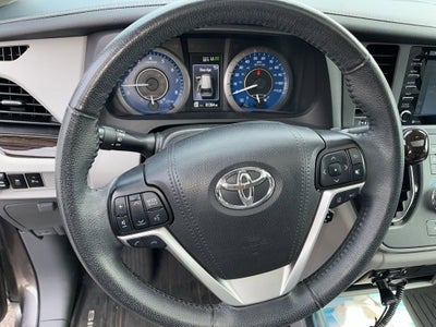 2020 Toyota Sienna XLE Auto Access Seat