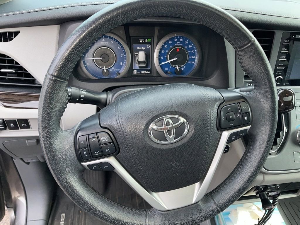 2020 Toyota Sienna XLE Auto Access Seat