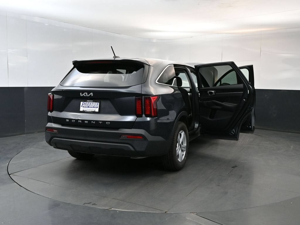 2022 Kia Sorento LX