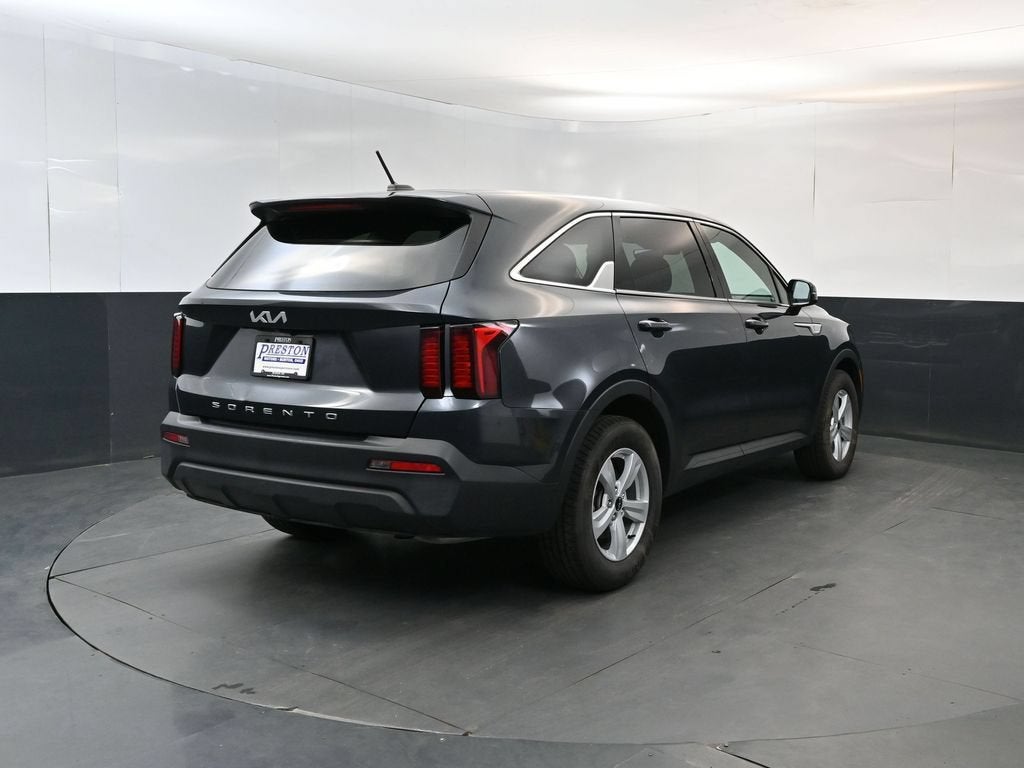 2022 Kia Sorento LX