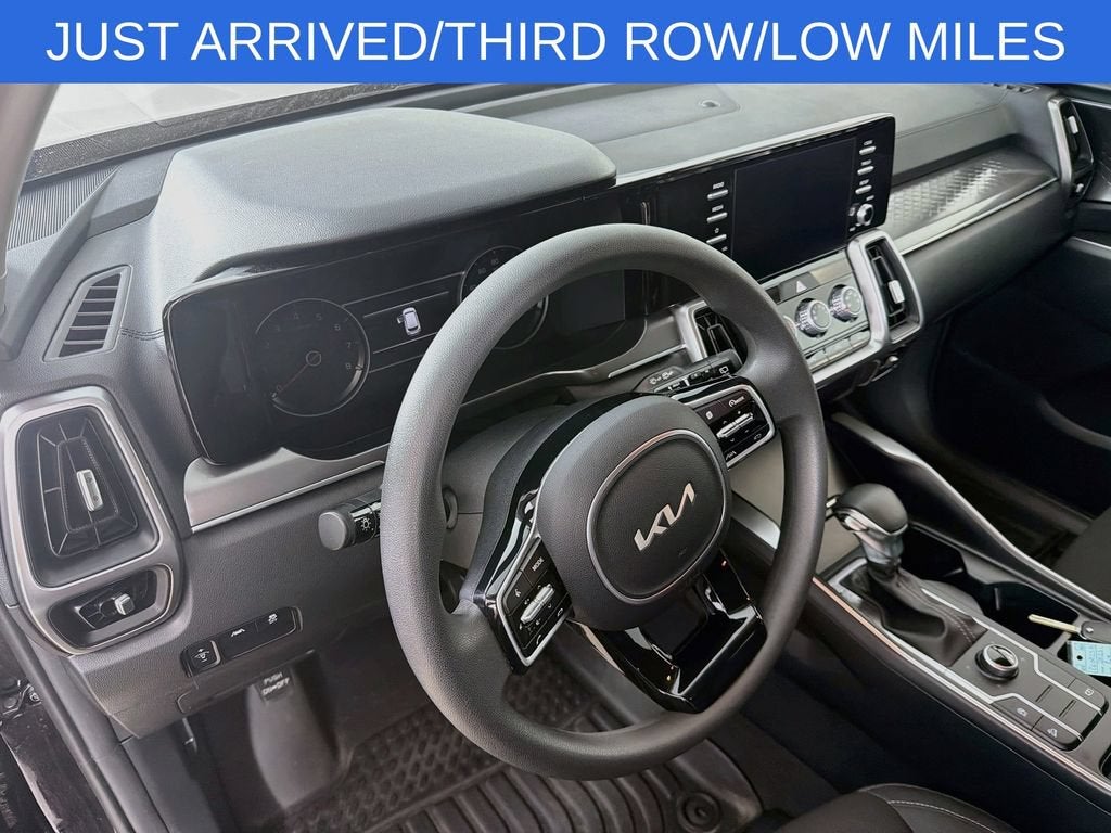2023 Kia Sorento LX