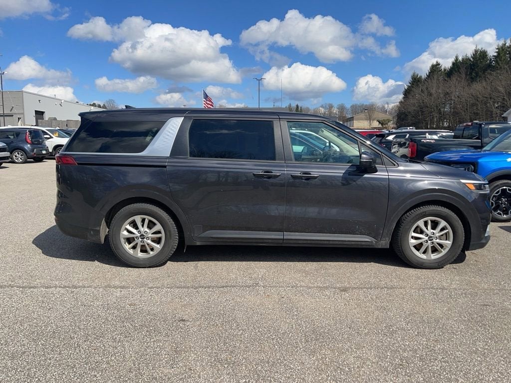 2023 Kia Carnival LX