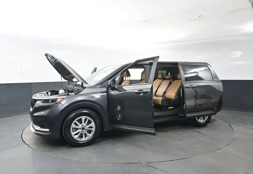 2023 Kia Carnival LX