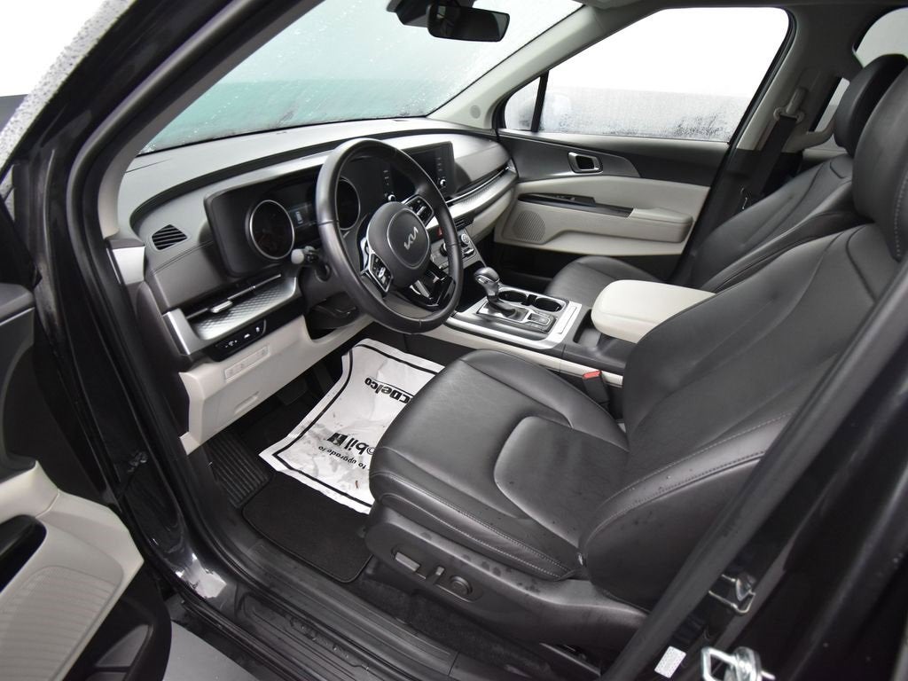 2024 Kia Carnival LX